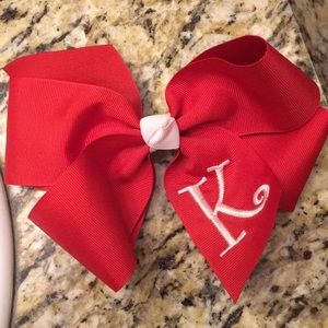 Cute red bow!